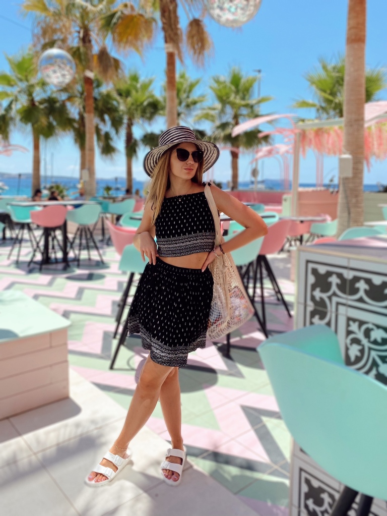 Anna Swiss Mermaid Geneva Fashion Style Blogger Influencer Wi-Ki-Woo: The most Instagram-able Hotel in Ibiza 
